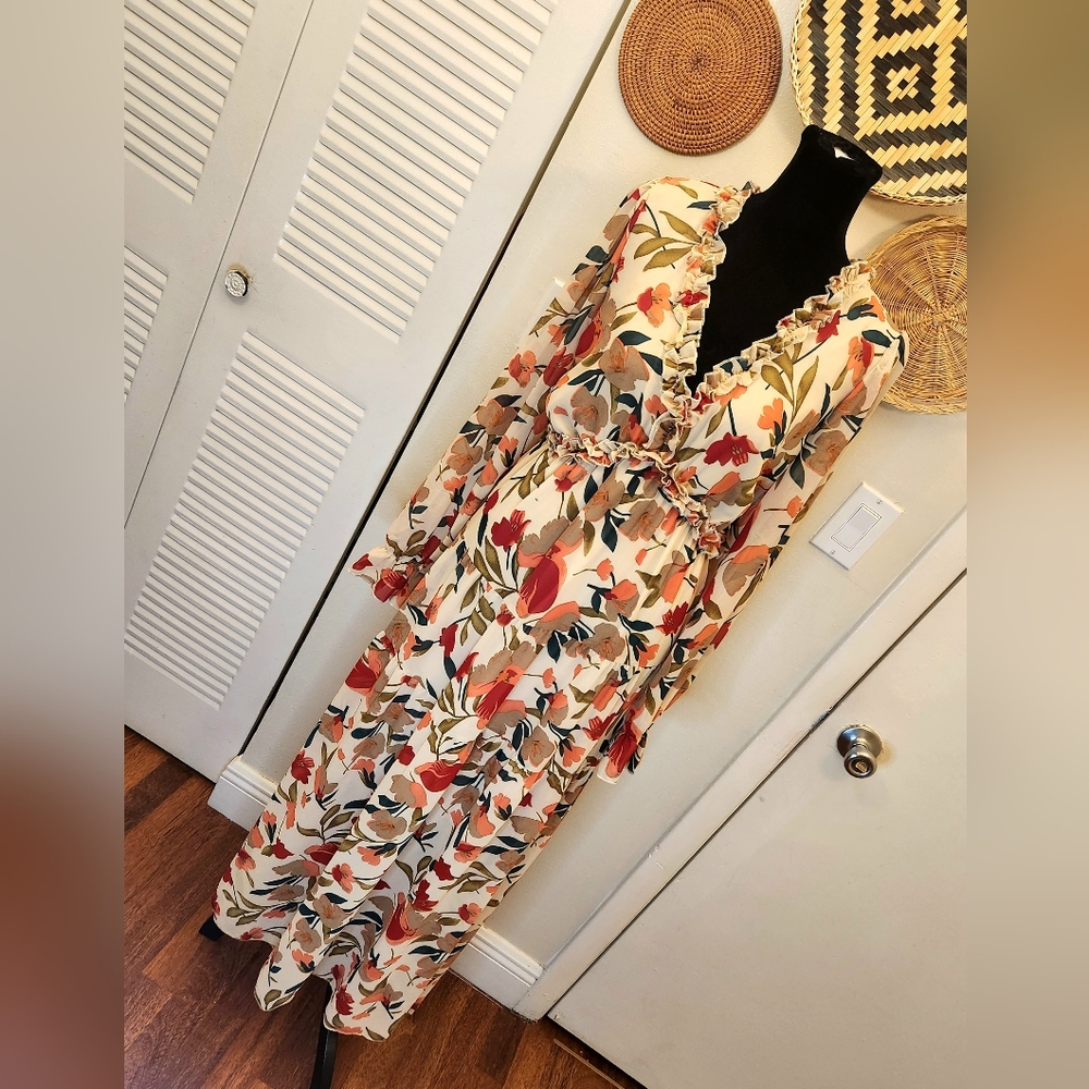 Floral Maxi Dress with Long Sleeves And Ruffles - Picture 9 of 10